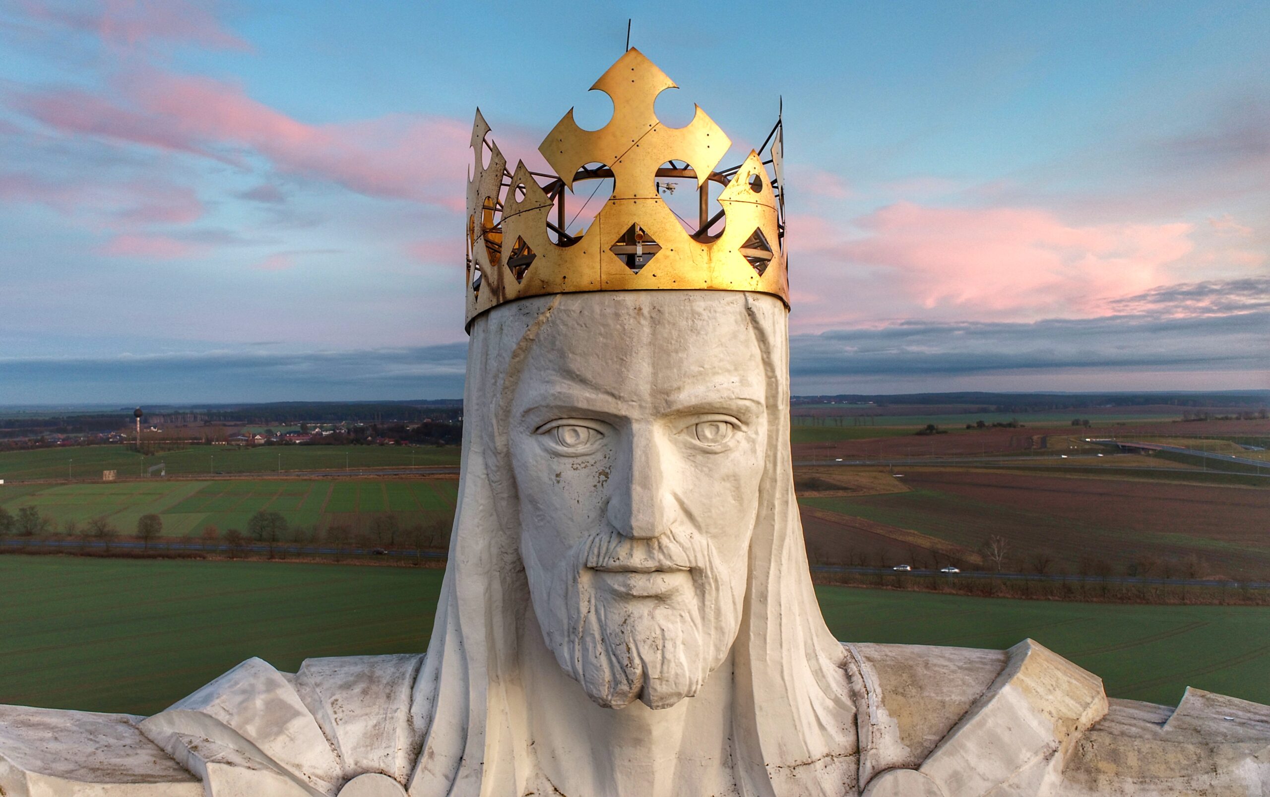 Realizacje - Pomnik Jezusa Chrystusa Króla Wszechświata Świebodzin - Alukolor